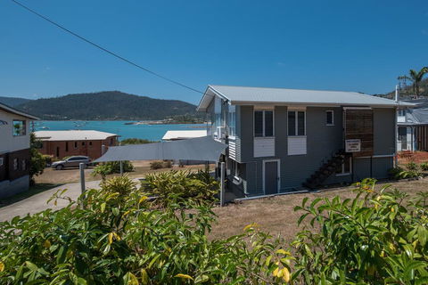 Norm's Beach House - Airlie Beach - Queensland Tourism 0