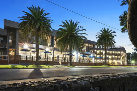 North Pier Hotel - QLD Tourism 0