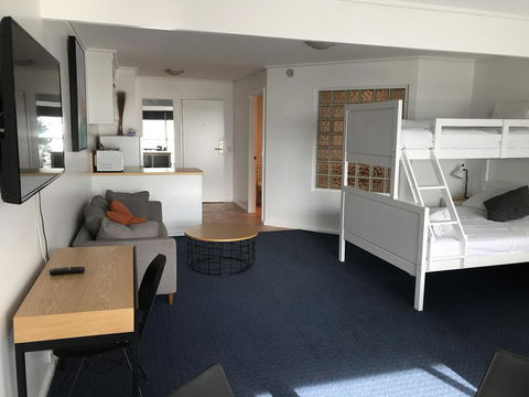North Pier Hotel - QLD Tourism 2