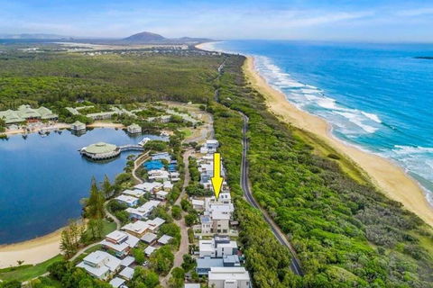 NORTHSHOR- ULTIMATE BEACH HOUSE - Queensland Tourism 0