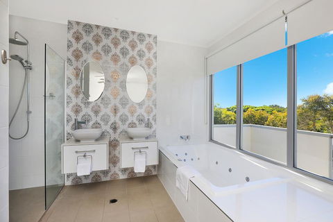 NORTHSHOR- ULTIMATE BEACH HOUSE - Queensland Tourism 3