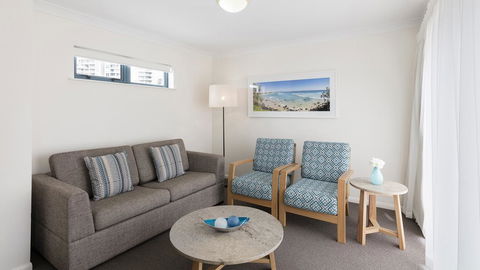 Oaks Gold Coast Calypso Plaza Suites - QLD Tourism 1