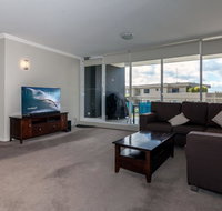 Oasis Unit 3/5 Laman Street - QLD Tourism