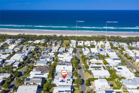 Ocean Blue On Salt Beach - Queensland Tourism 0
