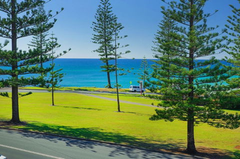 Ocean Court 8 13 Lord Street - Queensland Tourism 0