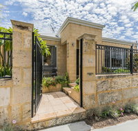 Ocean Keys Cottage - Free WiFi - QLD Tourism