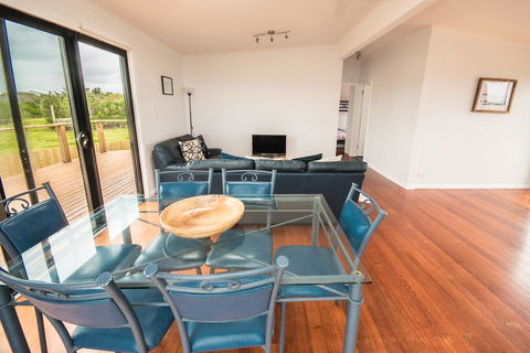 Ocean View Getaway - QLD Tourism 2