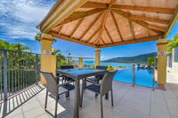 Ocean Views Galore - Airlie Beach