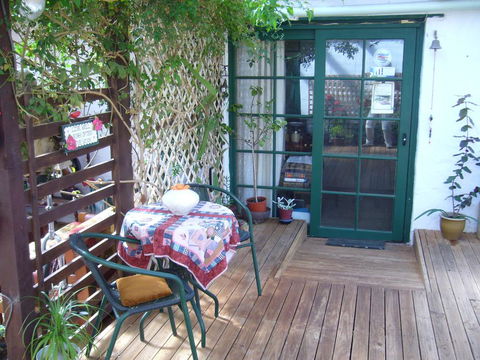 Old Miners' Cottages Bed And Breakfast - QLD Tourism 1