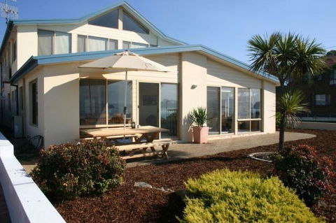 On Casey's - QLD Tourism 1