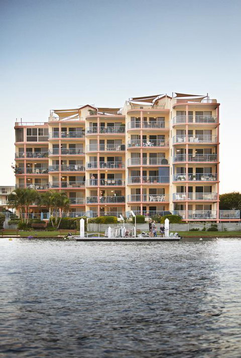 On The River Apartments - QLD Tourism 3