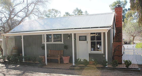 Outback Cellar & Country Cottage - Queensland Tourism 2
