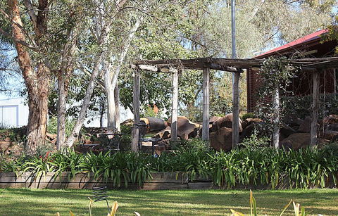 Outback Cellar & Country Cottage - Queensland Tourism 1