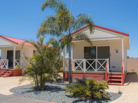 Outback Oasis Caravan Park - Queensland Tourism 0