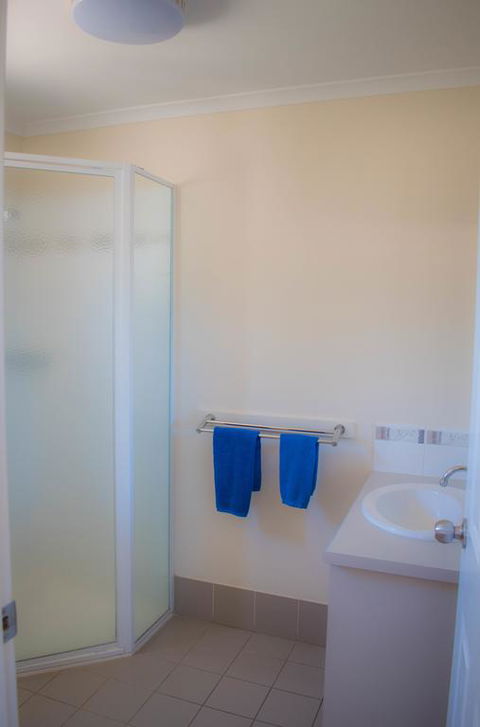 Outback Oasis Caravan Park - Queensland Tourism 3