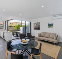 Oxford Steps - Executive 2BR Bulimba Apartment Across from the Park on Oxford St - QLD Tourism