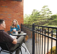 Oxley Court Serviced Apartments - QLD Tourism