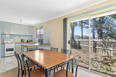 Ozan Unit 1-9 - QLD Tourism 1