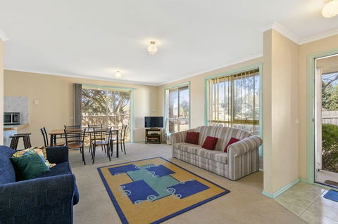 Ozan Unit 1-9 - QLD Tourism 2