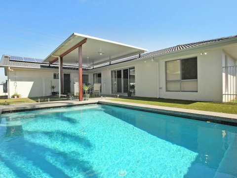 Palm 95 - Modern 4 BDRM Home With Pool - Queensland Tourism 0