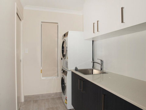 Palm 95 - Modern 4 BDRM Home With Pool - Queensland Tourism 3
