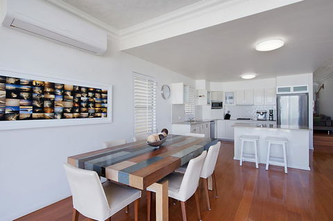 Palm Beach Beachfront Townhouse - QLD Tourism 3