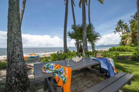 Palms On Newell - Queensland Tourism 0