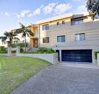 Paradiso Unit 1/1 Laman Street - QLD Tourism