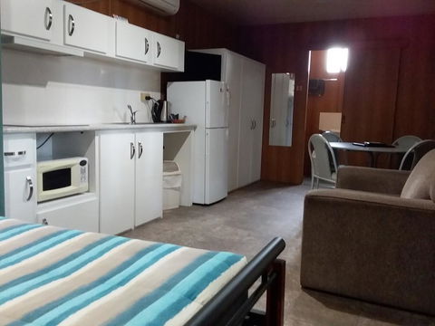 Paringa Caravan Park - Queensland Tourism 1