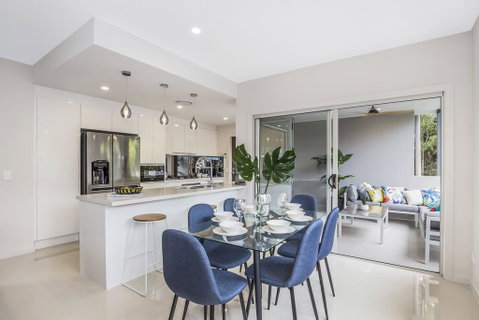 Park Avenue Luxe Townhouse Brand New Sleeps 9 - QLD Tourism 3