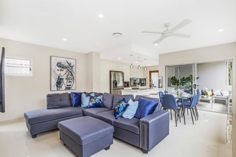 Park Avenue Luxe Townhouse Brand New Sleeps 9 - QLD Tourism 0