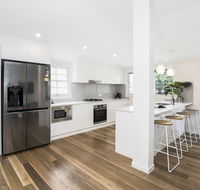 Park Avenue Terrace House Sleeps 9 - QLD Tourism