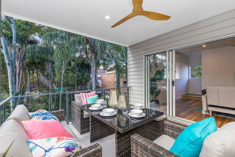 Park Avenue Townhouse Retreat Brisbane Sleeps 10 - QLD Tourism 2