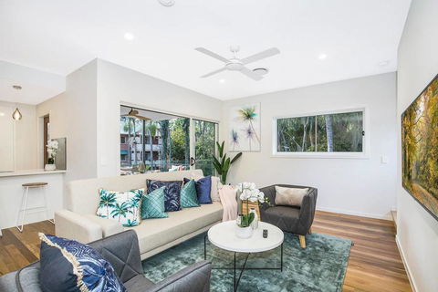 Park Avenue Townhouse Retreat Brisbane Sleeps 10 - QLD Tourism 3
