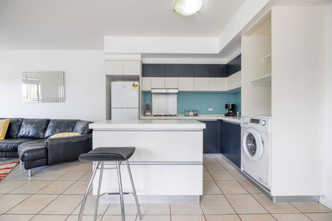 Peaceful 1 Bedroom Apartment With Parking - QLD Tourism 2