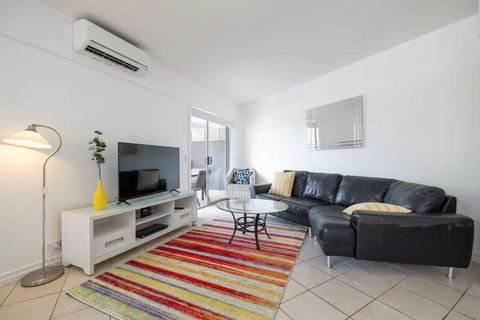 Peaceful 1 Bedroom Apartment With Parking - QLD Tourism 0