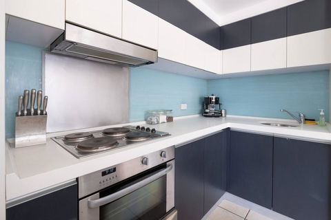 Peaceful 1 Bedroom Apartment With Parking - QLD Tourism 3