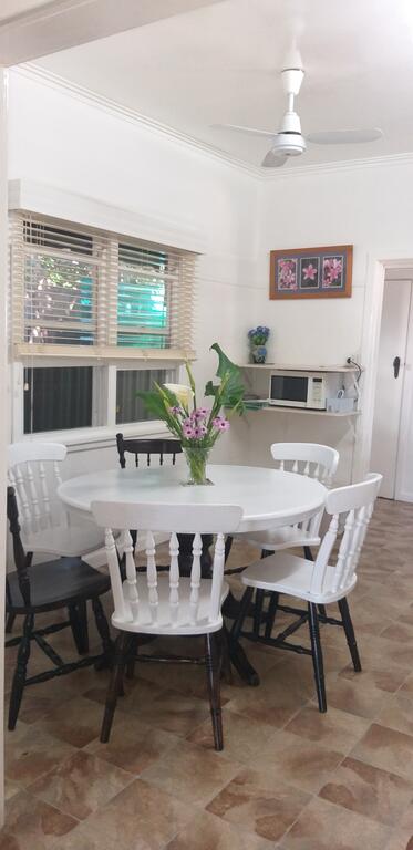Peaceful Happy Home - QLD Tourism 1