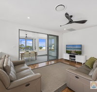 Pearls on Sapphire Beach - QLD Tourism