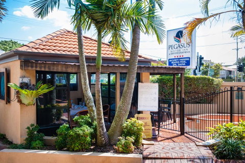 Pegasus Motor Inn And Serviced Apartments - QLD Tourism 0