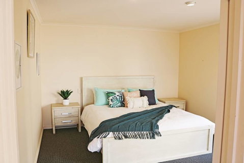 Pelican Lake Holiday House - QLD Tourism 2