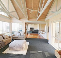 Pelican Lake Holiday House - QLD Tourism