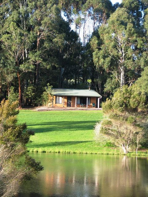 Pemberton Lake View Chalets - Queensland Tourism 3