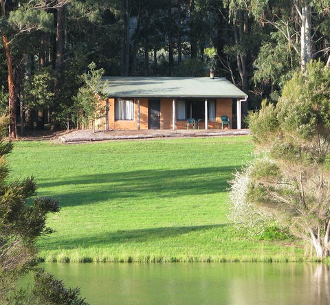 Pemberton Lake View Chalets - Queensland Tourism 0