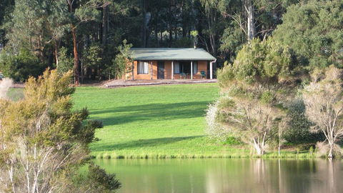 Pemberton Lake View Chalets - Queensland Tourism 1
