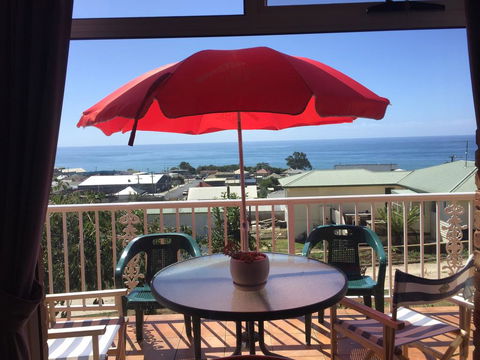 Penguin Seaside Homestay - Queensland Tourism 0