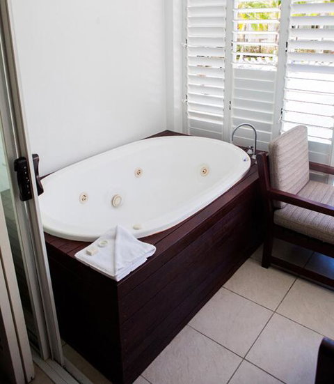 PENTHOUSE 3133 Beach Club - QLD Tourism 3