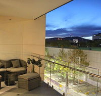 Perfectly Located Modern Apartment - Canberra CBD - Queensland Tourism