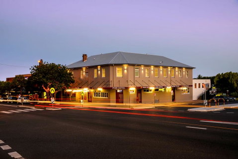 Pier Hotel - QLD Tourism 0