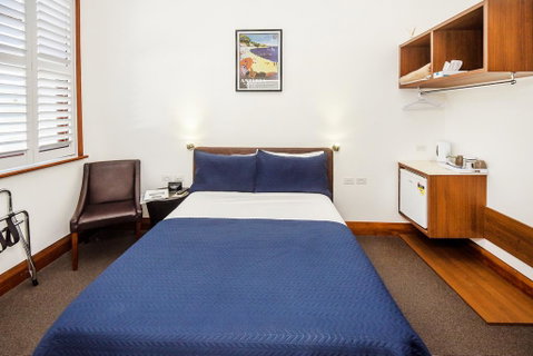 Pier Hotel - QLD Tourism 3